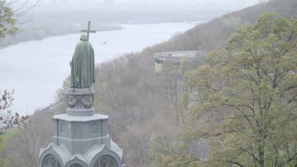 Monument voor Volodymyr de Grote. Kiev. Oekraïne. — Stockvideo