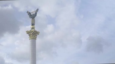 Anıt, Bağımsızlık Meydanı 'ndaki Ukrayna' nın bir sembolü. Kyiv