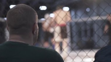 Mma sekizgeninde dövüş. Ağır çekim. Kyiv. Ukrayna