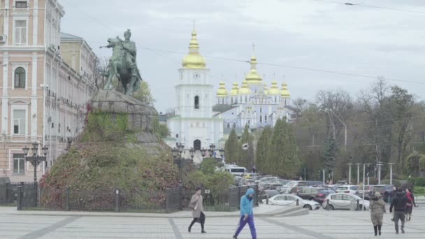 Ukrayna, Kyiv 'deki Bogdan Khmelnitsky anıtı. — Stok video