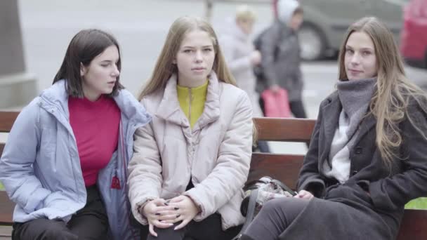 Cityscape of Kyiv. Ukraine. People on a city street. Young girls on a bench — Stock video