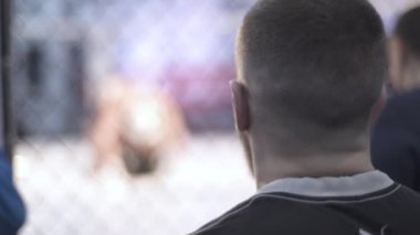 Mma sekizgeninde dövüş. Ağır çekim. Kyiv. Ukrayna