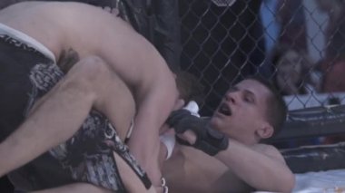Mma sekizgeninde dövüş. Ağır çekim. Kyiv. Ukrayna