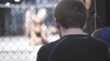 Mma sekizgeninde dövüş. Ağır çekim. Kyiv. Ukrayna