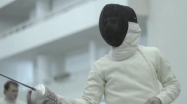 Eskrim. Düello sırasında eskrimci. Ağır çekim. Kyiv. Ukrayna