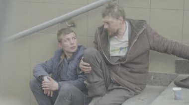 Dilenci evsiz serseri. Yoksulluk. Serserilik. Kyiv. Ukrayna.