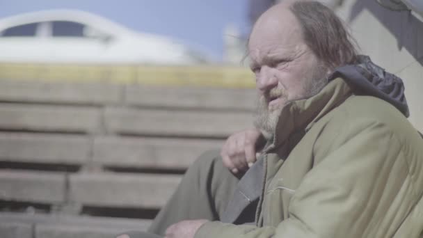 Mendiant clochard de SDF. La pauvreté. Un vagabondage. Kiev. Ukraine. — Video