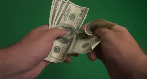 Dollari. Soldi americani primo piano su sfondo verde hromakey. Banconote da 100 dollari. Banconote da cento dollari . — Video Stock