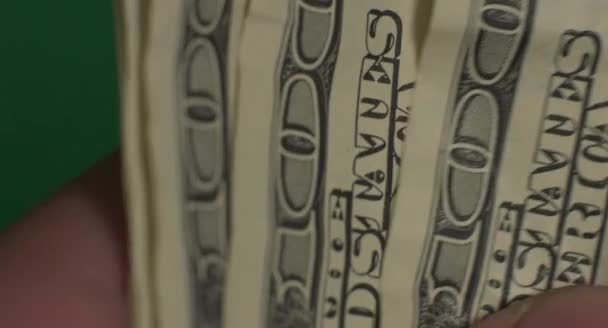 Dollár. Amerikai pénz közelkép egy zöld háttér hromakey. 100 dolláros bankjegyek. Száz dolláros bankjegyek. — Stock videók