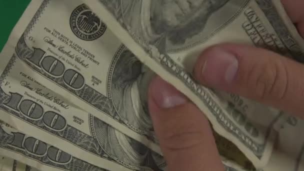 Доларів. Американські гроші зблизька з "зеленим" фоном - хромакі. 100 доларів. Сто доларів.. — стокове відео