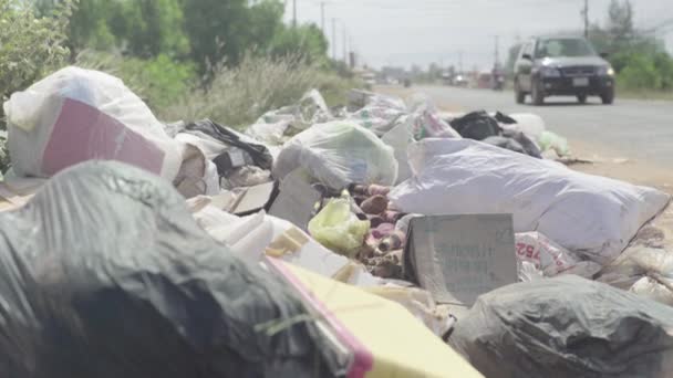 Scarichi rifiuti di plastica. Cambogia. Asia — Video Stock