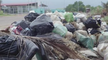 Plastik atık dök. Kamboçya. Asya