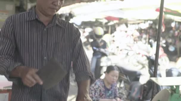 Phnom Penh 'deki pazar. Kamboçya. Asya. — Stok video