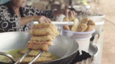 Sihanoukville 'deki pazar. Kamboçya. Asya. Yağda kızartılmış yiyecek.