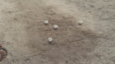 Demir top oynuyordum. Sihanoukville, Kamboçya, Asya