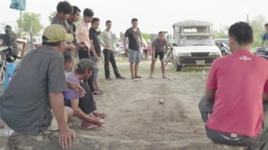 Demir top oynuyordum. Sihanoukville, Kamboçya, Asya