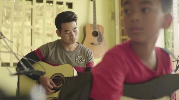 Escuela de Música en Phnom Penh, Camboya, Asia. — Vídeos de Stock