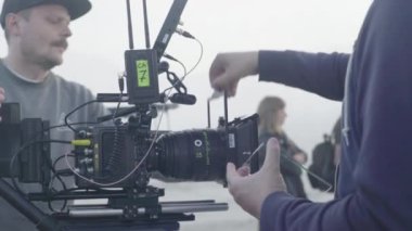 Çekim sırasında kamera. Film yapımcılığı. Çekim. Film yapımcılığı.