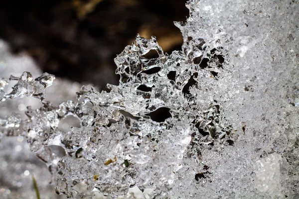 Mur Glace Mince Sur Sol Glace Printemps — Photo