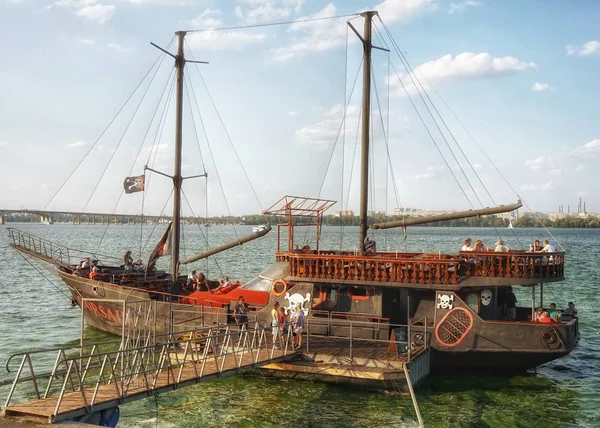 Stylized Pirate Ships Moored Shore Waterfront — Stock Photo, Image