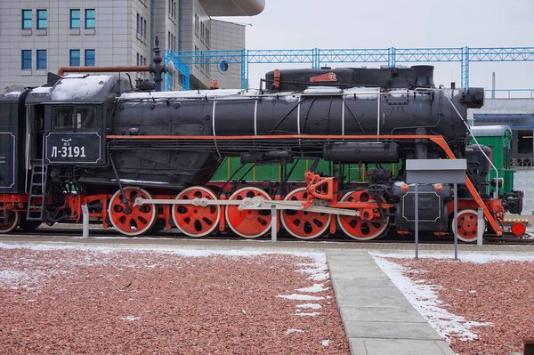 Выставка ретро-поездов и старого железнодорожного оборудования на Киевском вокзале
.