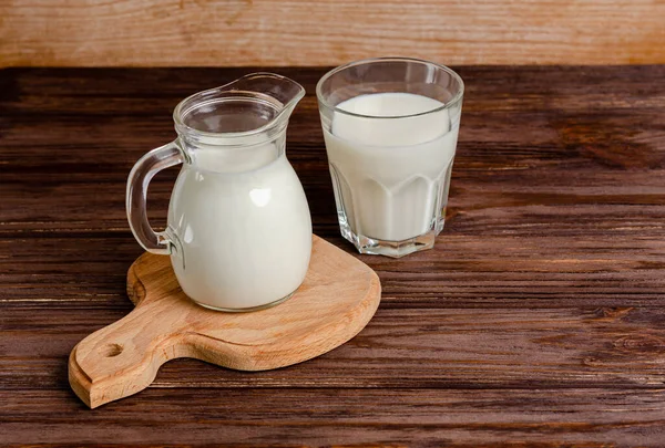 Hemgjord Jäst Dryck Ett Glas Kefir Träbakgrund Surmjölksdryck Surdeg För — Stockfoto