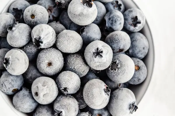 Gefrorene Blaubeeren Auf Weißem Hintergrund Draufsicht Saisonkonzept Saison Gesunde Ernährung — Stockfoto