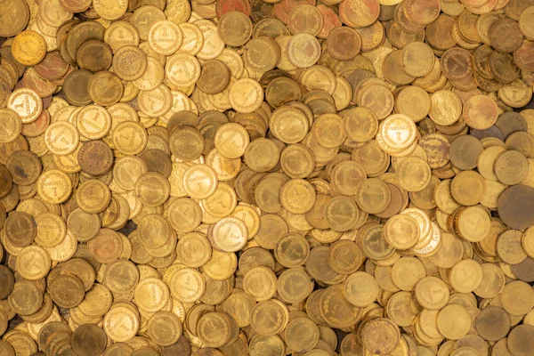 Peri masalı haleli küçük altın paralar yatağı