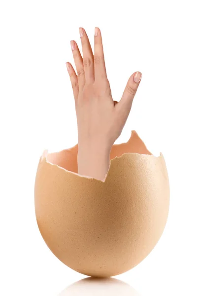 壊れた卵の白い背景で隔離の手 — ストック写真