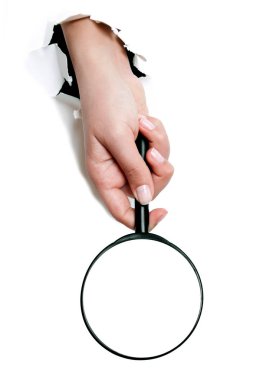 Kadın el üzerinde beyaz backg izole Büyüteç tutarak
