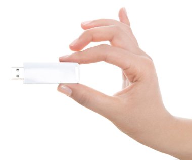 Usb stick üzerinde beyaz izole tutmak el