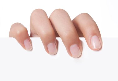 kırpma yolları ile boş kartvizit tutan el