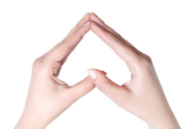 kadın el beyaz zemin üzerine izole işareti kalp yapma