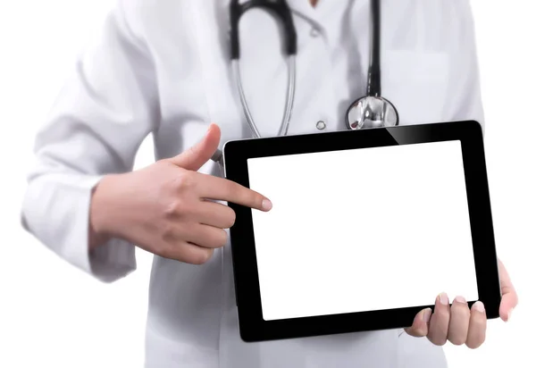Kvinnliga läkare händer som håller tablett pchand innehav tablet pc isol — Stockfoto