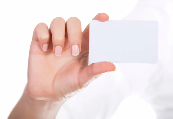 Mulher mão segurar cartão de visita virtual, cartão de crédito ou pape em branco — Fotografia de Stock