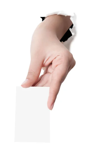 Primer plano de una mano de mujer sosteniendo la tarjeta de visita en blanco aislado — Foto de Stock