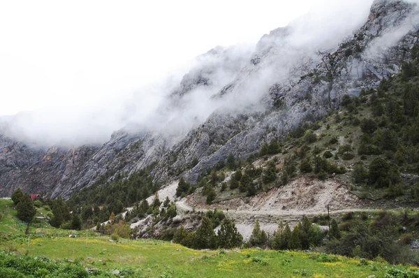 Gorge Dugoba, Kyrgyzstan, abandoned climbing base — Stock Photo, Image