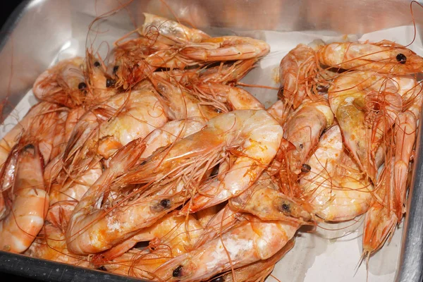 Tepside ızgara karides hazır..