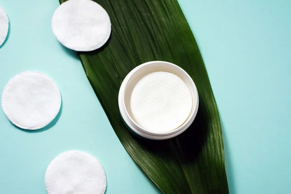 Jar Cotton Pads Liquid Cleansing Skin Palm Leaf Cleaning Cotton — 스톡 사진