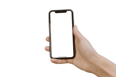 Samara Rusya - 04.05.2020: Genç bir adam akıllı telefona tırmandı. Akıllı telefon maketi. İş adamı, siyah akıllı telefonu boş ekranla tutuyor..
