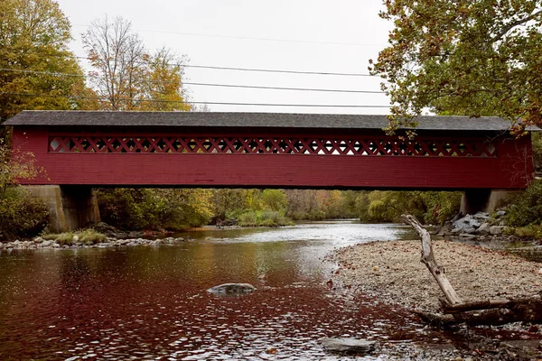 Puente Cubierto Burt Henry Día Frío Otoño Ciudad Nueva Inglaterra — Foto de Stock