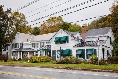 Dorset, Vermont - 1 Ekim 2019: New England 'ın Dorset kasabasında Dovetail Oteli' nin dışı