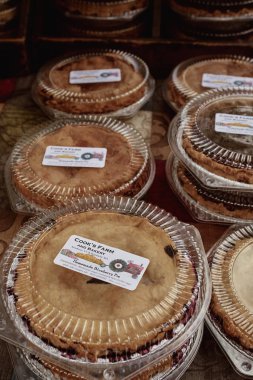 Boston, Massachusetts - 3 Ekim 2019 Copley Meydanı 'ndaki bir çiftçi pazarında mevsimlik turtalar. 