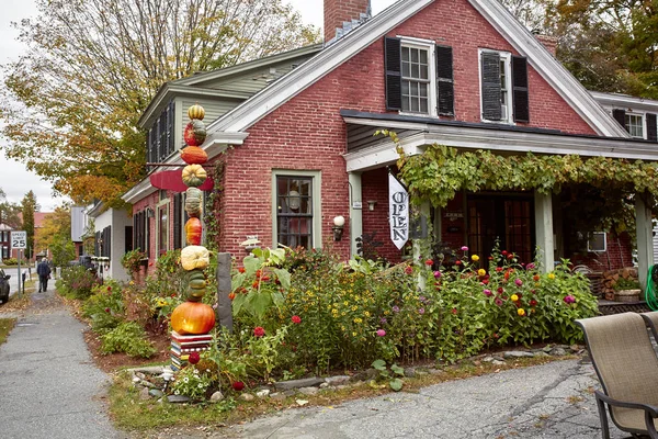 Woodstock Vermont Septiembre 2019 Pequeñas Tiendas Restaurantes Decorados Con Calabazas — Foto de Stock