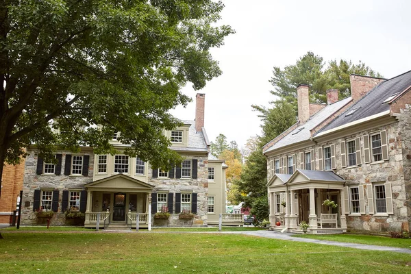 New England 'ın New England kasabası Woodstock, Vermont' ta tarihi evleri olan yerleşim yerleri