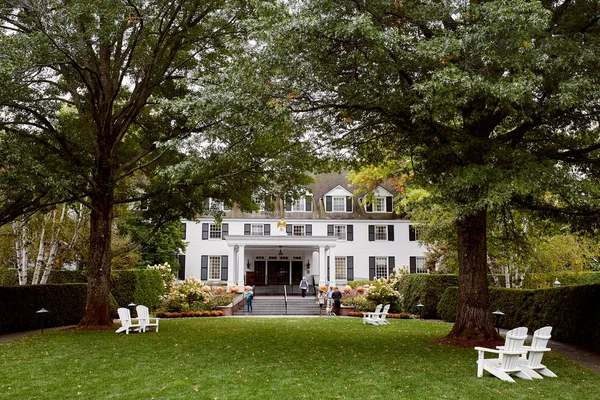 Woodstock, Vermont - 30 Eylül 2019: Woodstock Inn & Resort 'un dışı New England' ın Woodstock kasabasında.