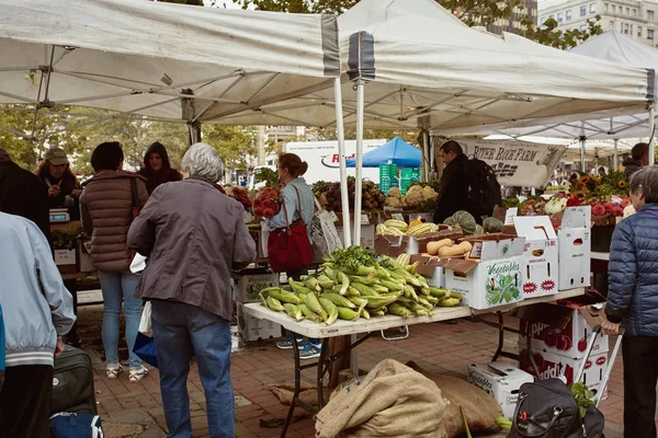 Boston Massachusetts Oktober 2019 Mensen Die Verse Producten Lokale Producten — Stockfoto