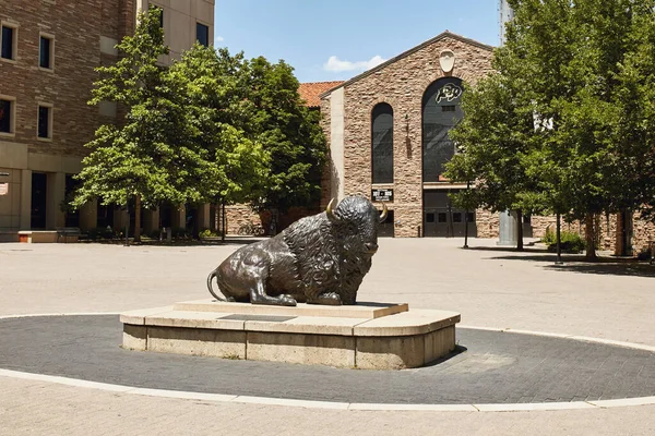 Boulder, Colorado - 11 Temmuz 2019: CU Buffs 'ın evi Folsom Stadyumu' nun dışı, Colorado Boulder Üniversitesi kampüsü.