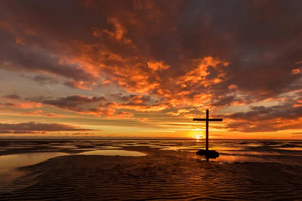 Croce Nera di Salvezza della Marea Bassa — Foto Stock