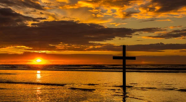 Rettungsstrand bei Sonnenuntergang — Stockfoto